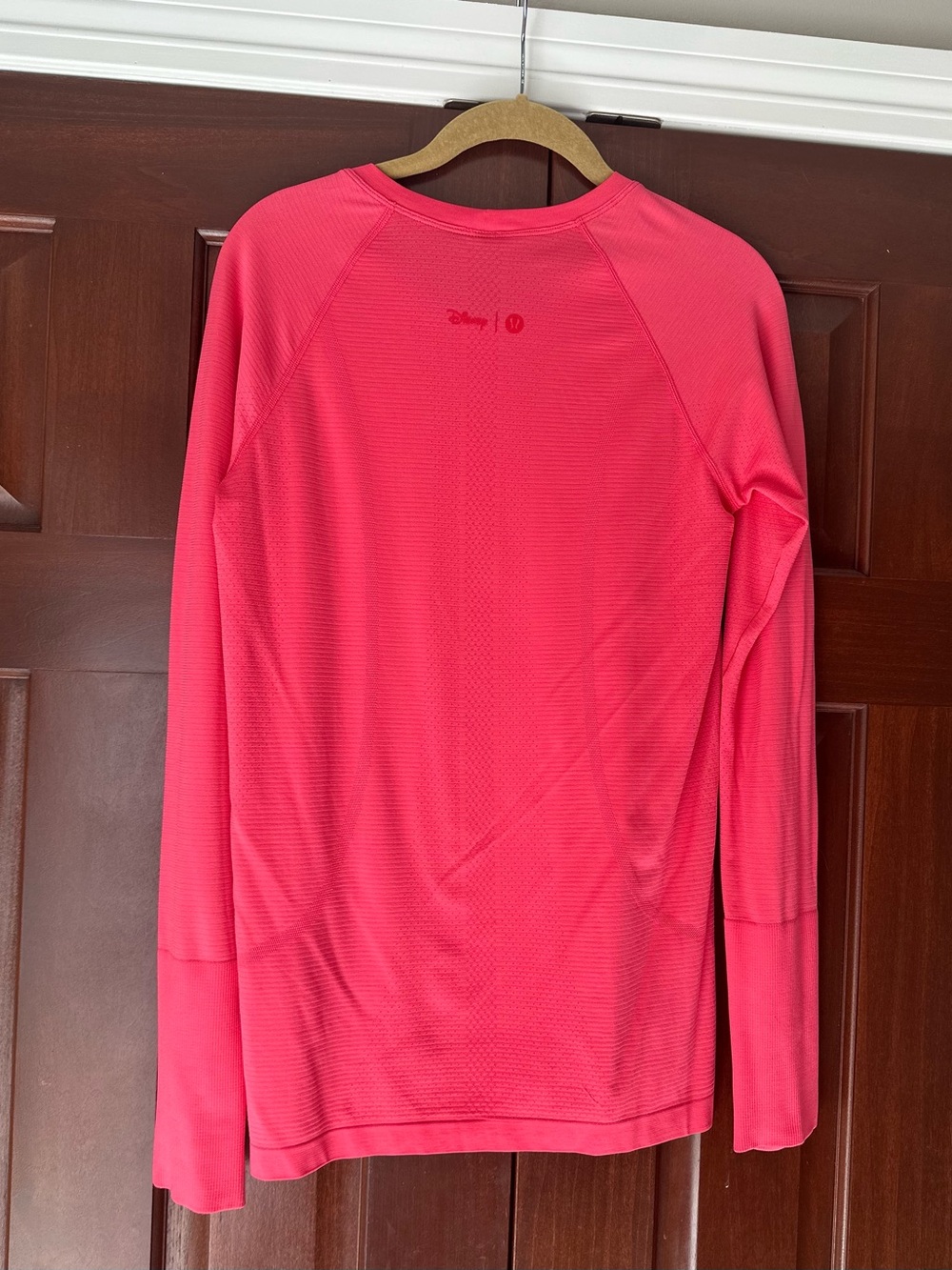 Limited edition Lululemon Disney swiftly tech - Picture 4 of 5
